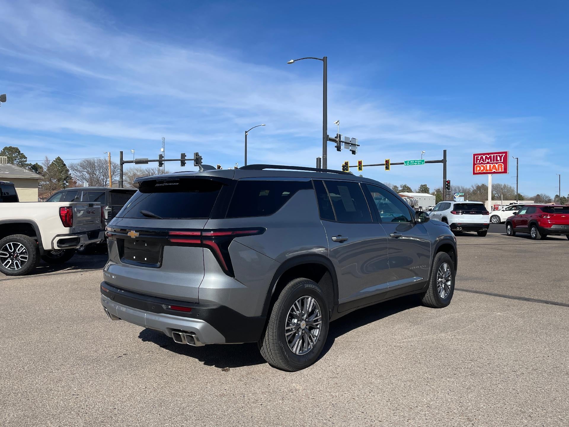 2025 Chevrolet Traverse LT